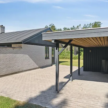 Henny - 1-5km From The Sea By Interhome Hals