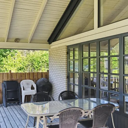 Henny - 1-5km From The Sea By Interhome * Hals